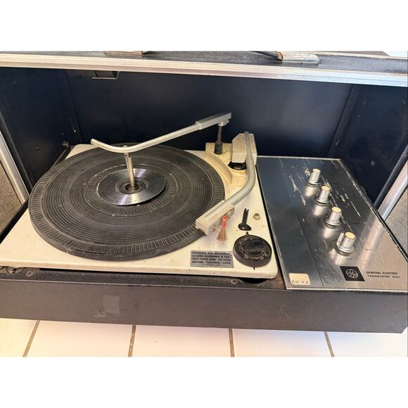 General Electric GE Black Transistor 500 Portable Case Stereo Record Player (par - Picture 1 of 5